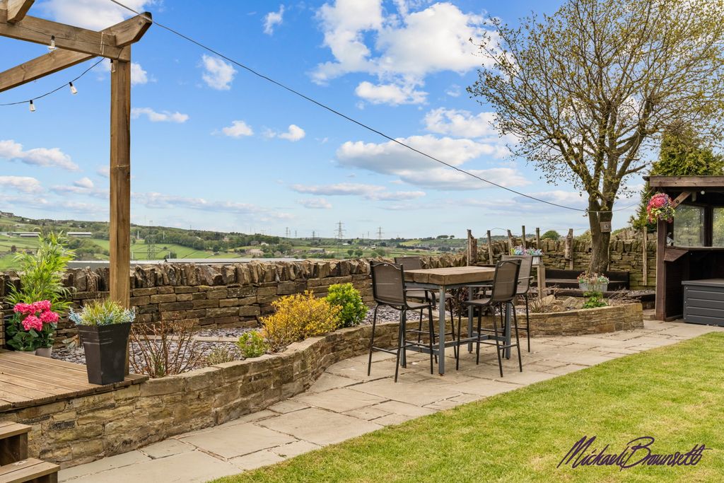 Property photo 2 of 40
