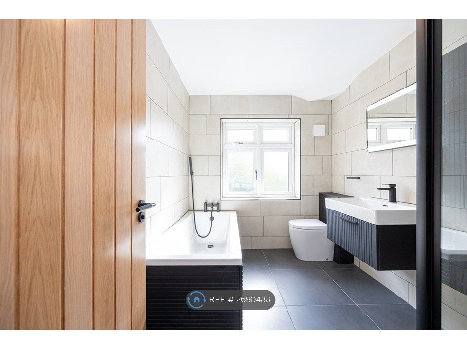 Property photo 3 of 32