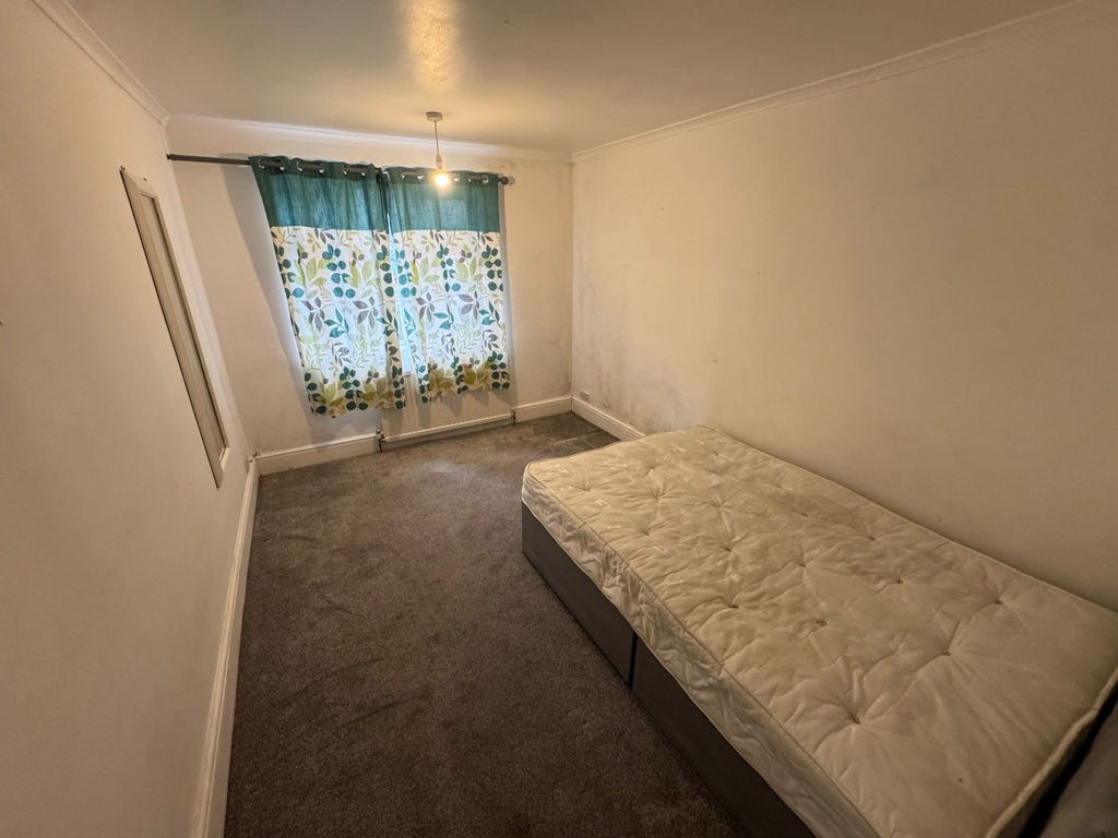 Property photo 3 of 9 Gallery