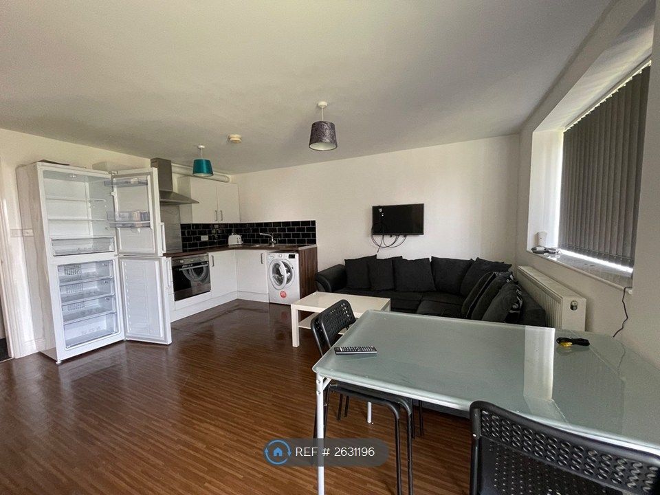 Property photo 3 of 8 Lounge/Kitchen