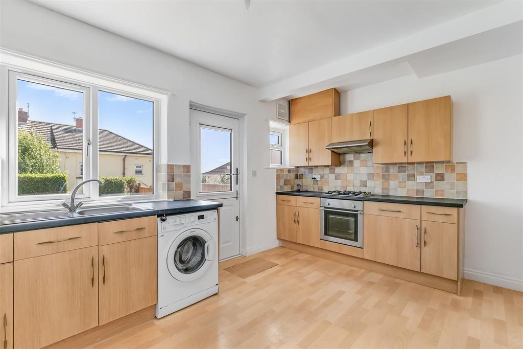 Property photo 3 of 14 Dining Kitchen