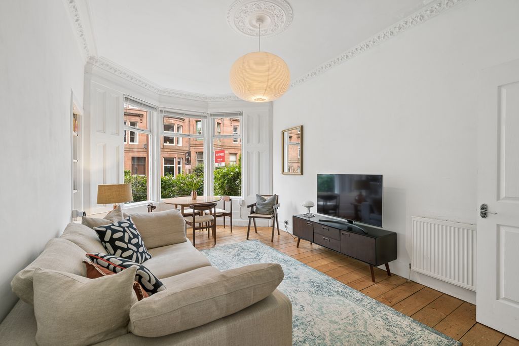 Property photo 2 of 15 Lounge/ Dining Area