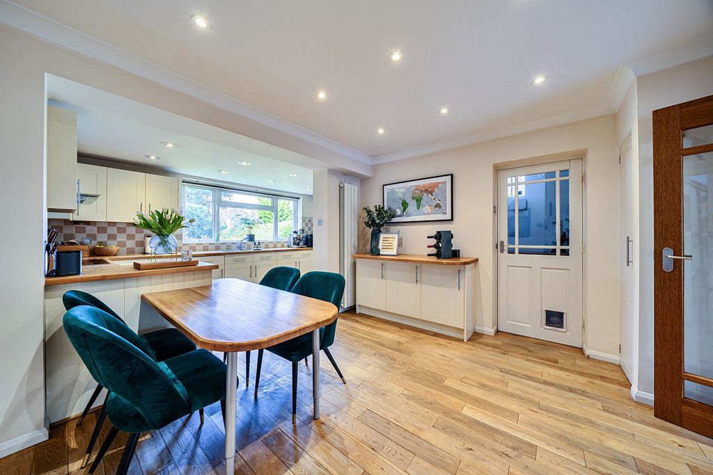 Property photo 3 of 25 1434498-28-69c55B...