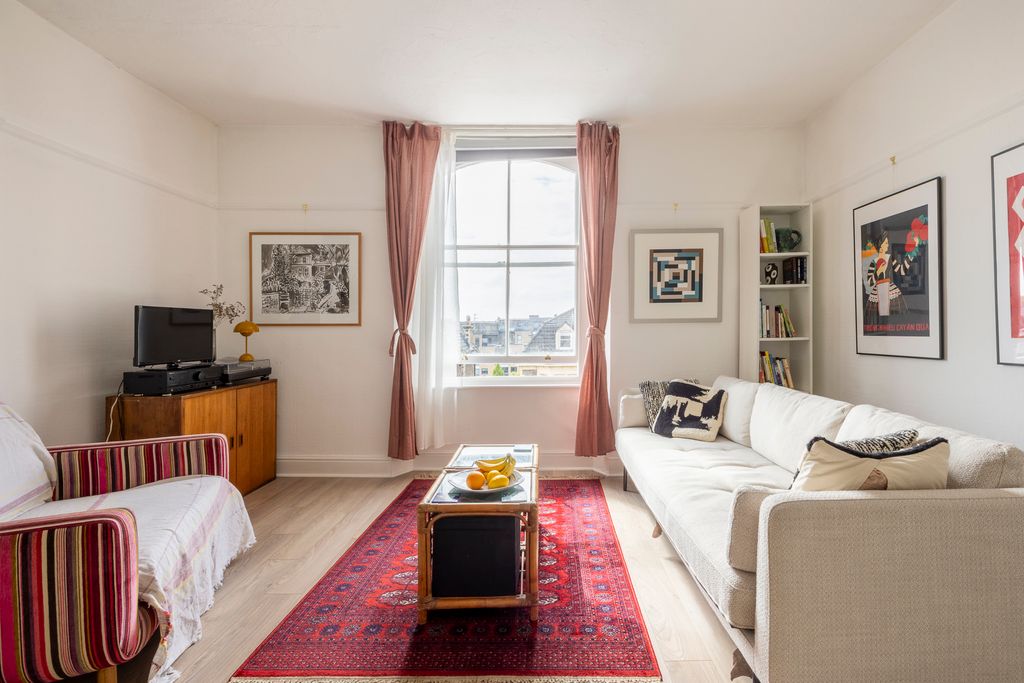 Property photo 3 of 10 Tff 1 Iddesleigh Road-2