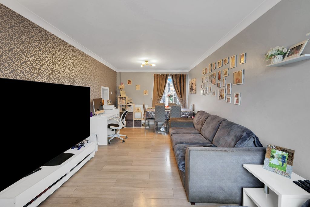 Property photo 2 of 11 4791303