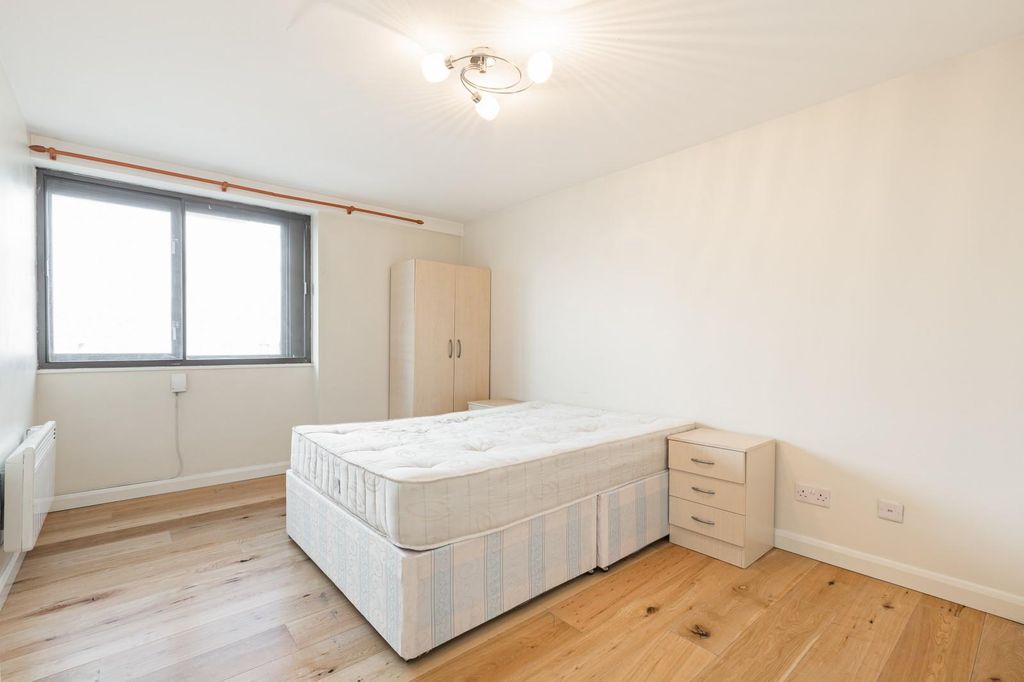 Property photo 3 of 8 Bedroom