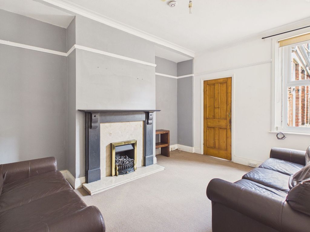 Property photo 2 of 8 Lounge