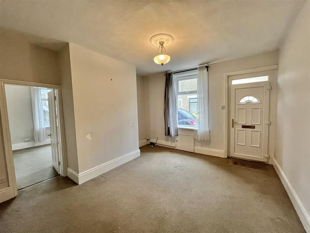 Property photo 3 of 9 Lounge