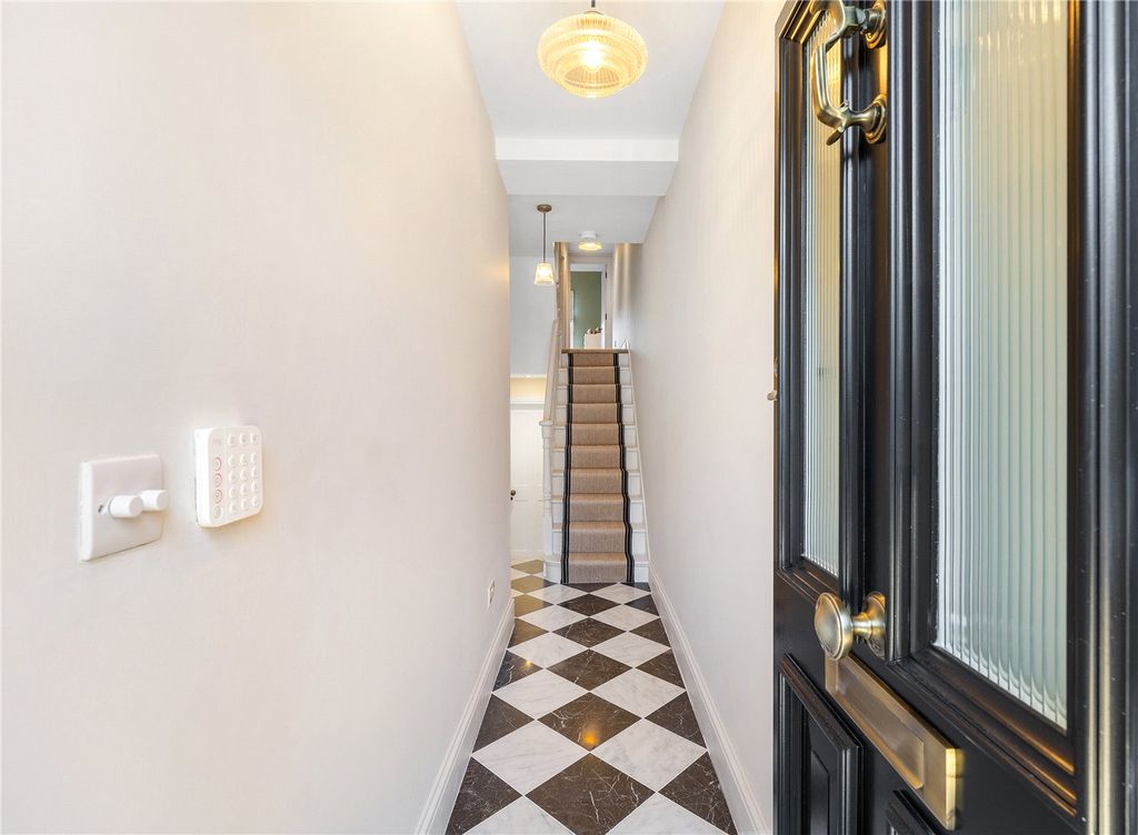 Property photo 3 of 25 Hallway