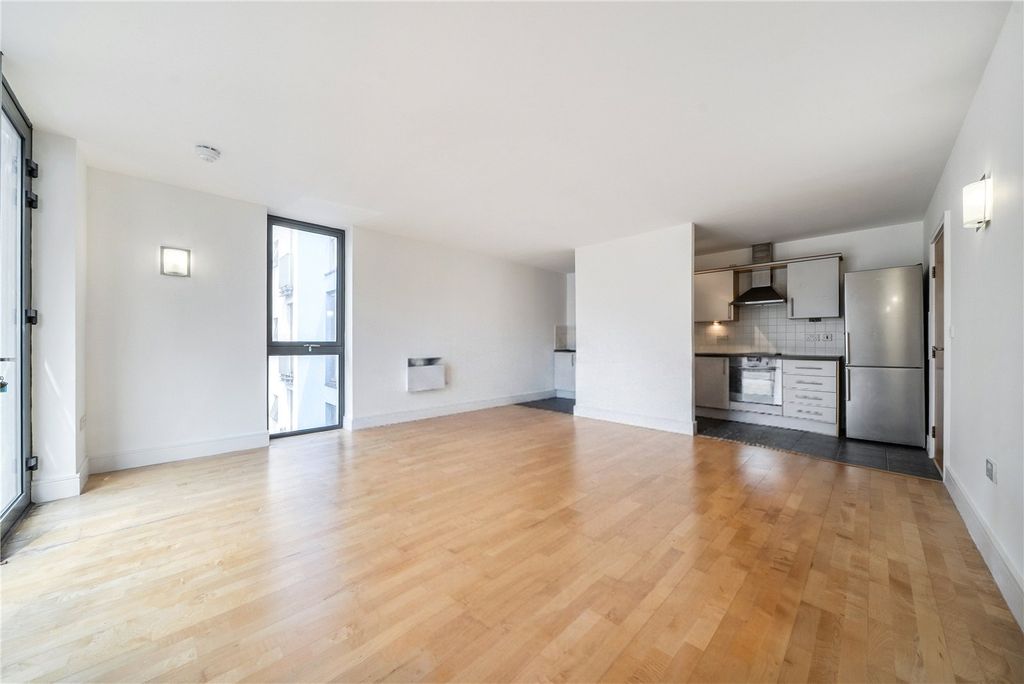 Property photo 1 of 17 Reception/Kitchen