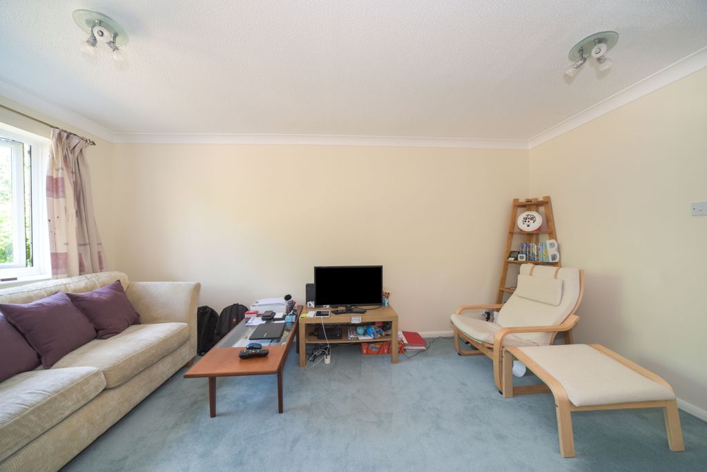 Property photo 2 of 8 Lounge.Jpg