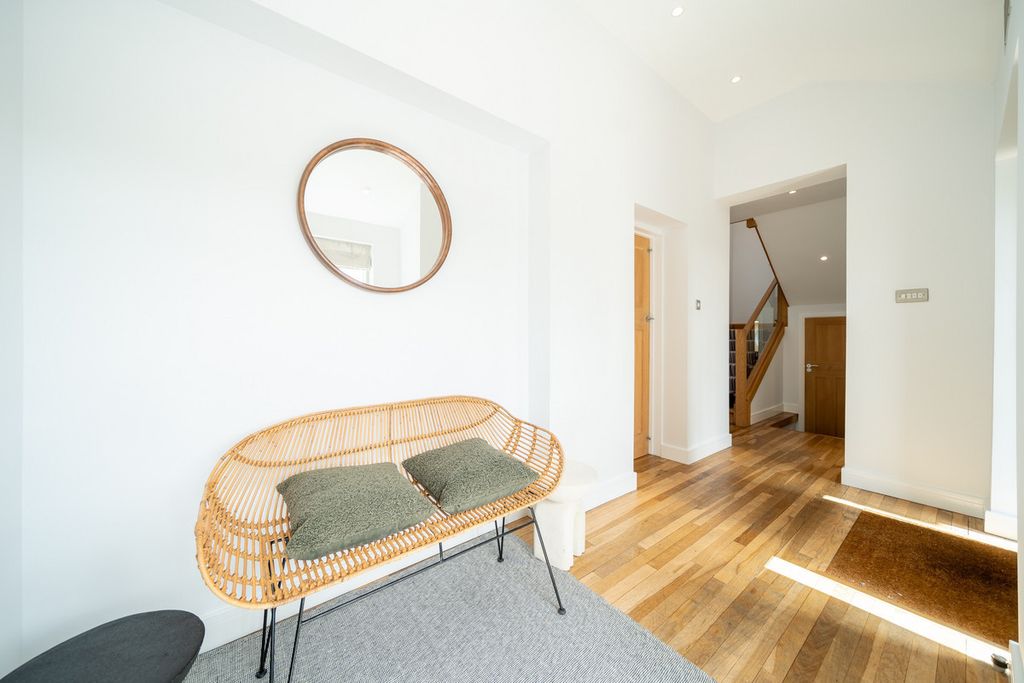 Property photo 3 of 42