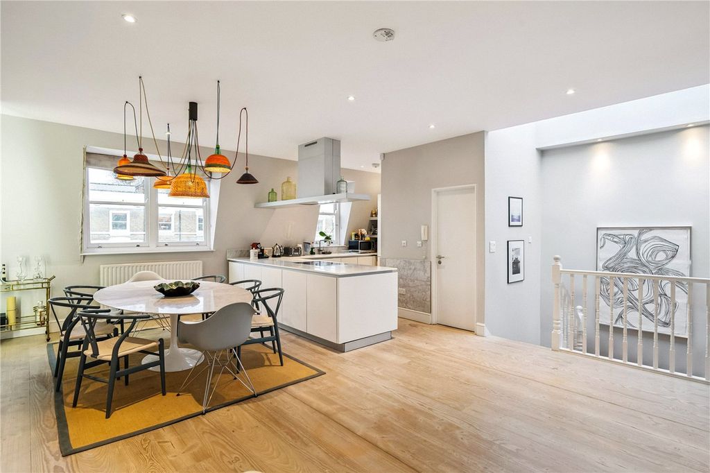 Property photo 3 of 12 Dining Area