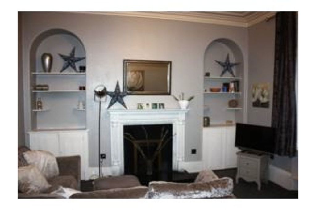 Property photo 1 of 18 Living Room