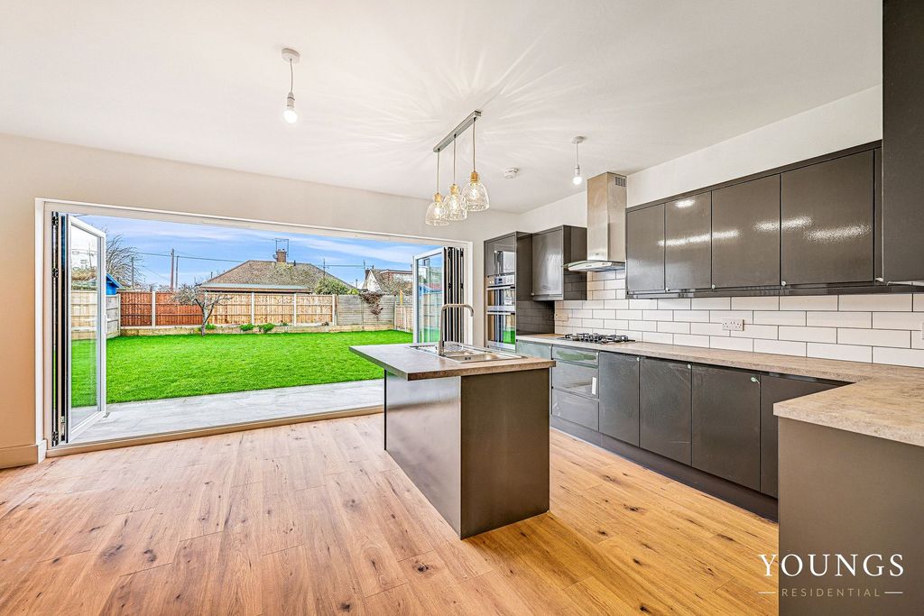 Property photo 3 of 28