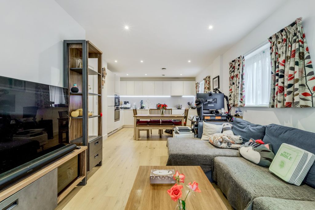 Property photo 3 of 11