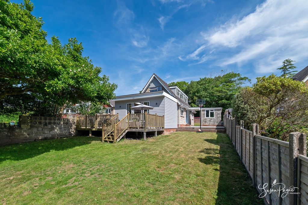 Property photo 2 of 34