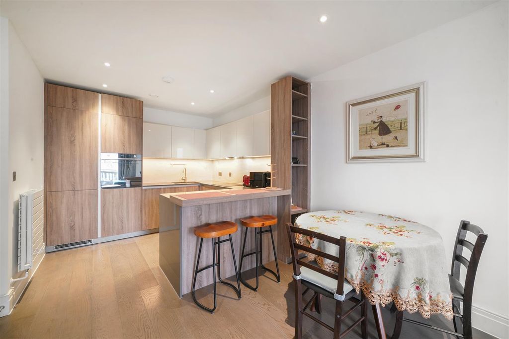 Property photo 3 of 14 Flat 214, Hamond Court - Zbvdznbmtykrzty6Siwc.Jpg