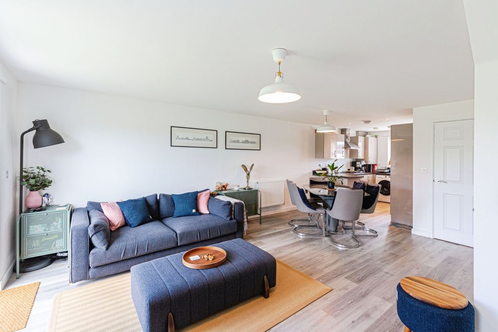 Property photo 3 of 20 Lounge Diner