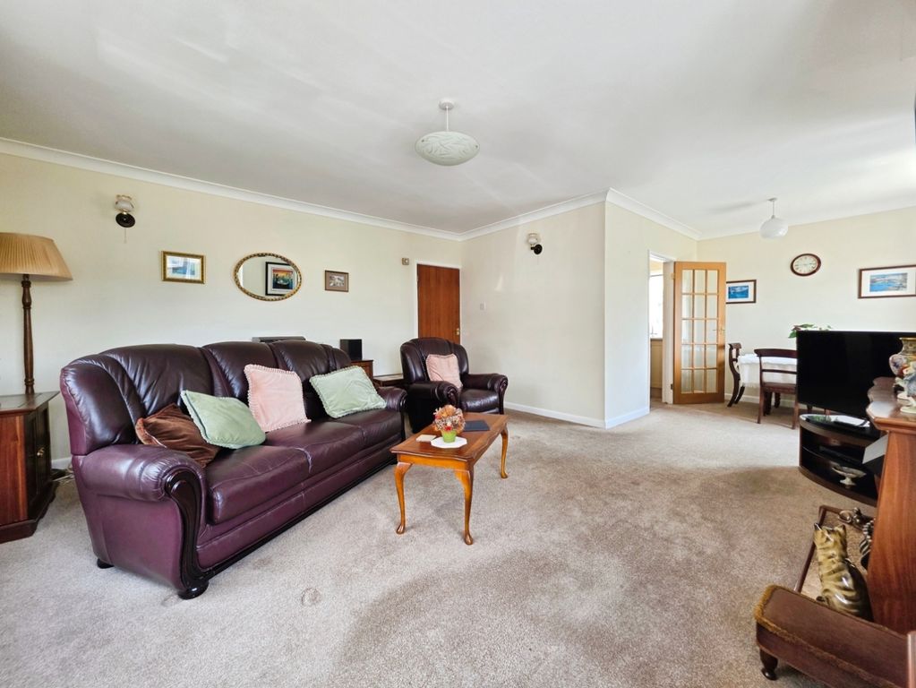 Property photo 2 of 17 Living/Dining Room
