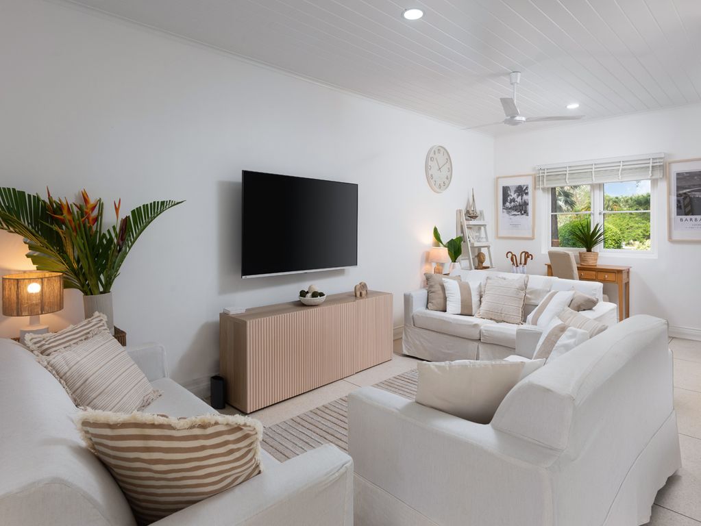 Property photo 3 of 16 Living Area