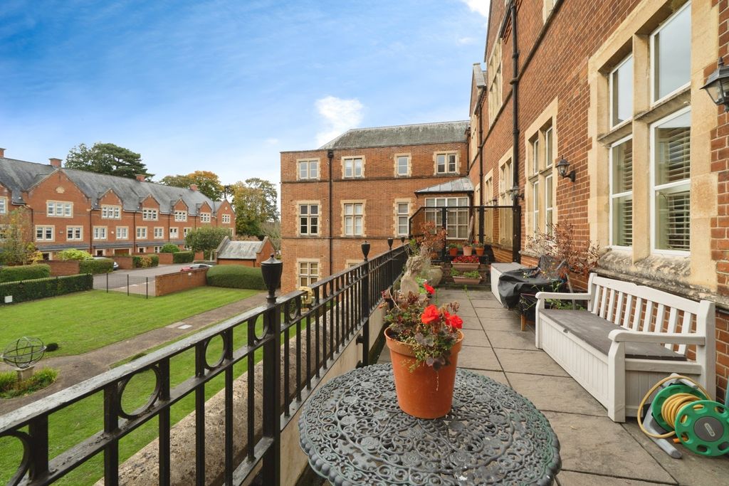 Property photo 2 of 17 Photo