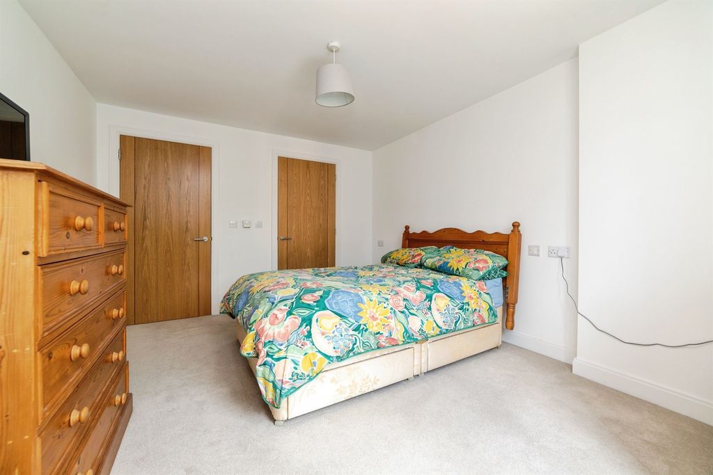 Additional image 9 of 2 bed flat for salePegs Lane, Hertford SG13