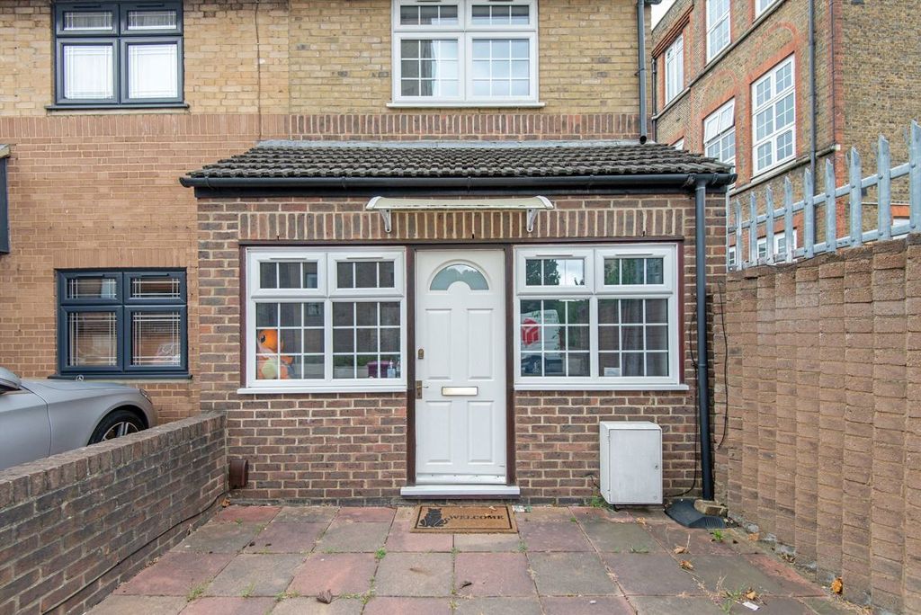 Property photo 1 of 8