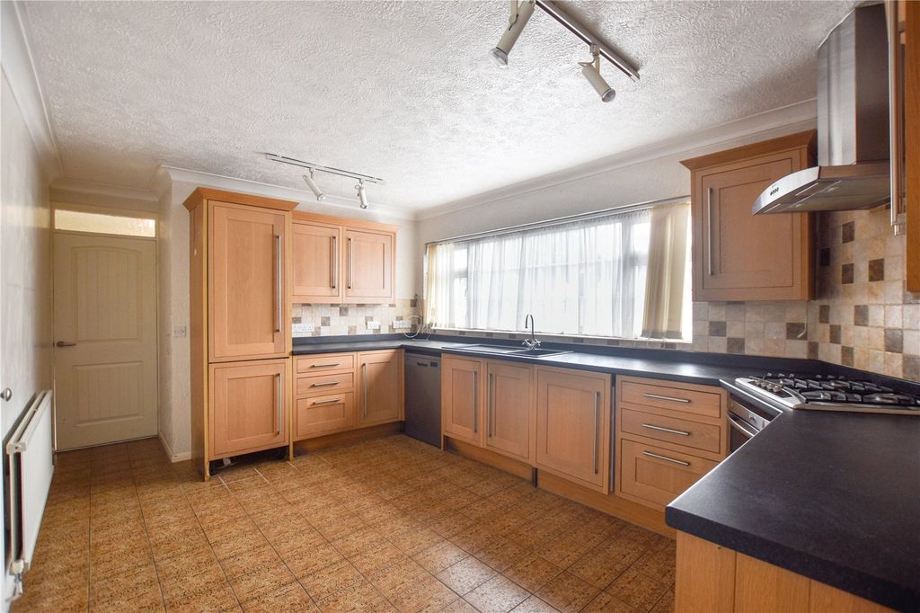 Property photo 3 of 15 Kitchen