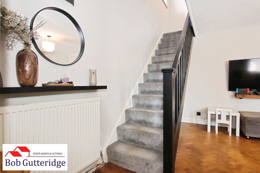 Property photo 3 of 24 Full Width Lounge
