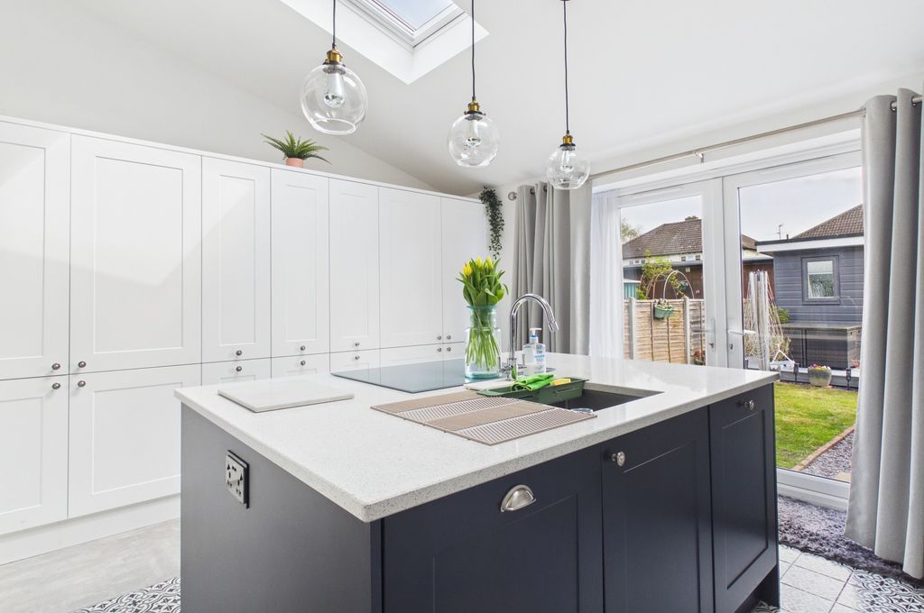 Property photo 3 of 16 Cam03259G0-Pr0271-Still007