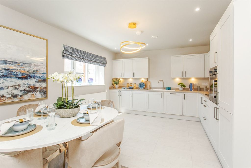 Property photo 2 of 6 Dining Kitchen