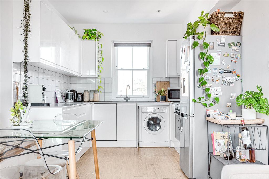 Property photo 2 of 7