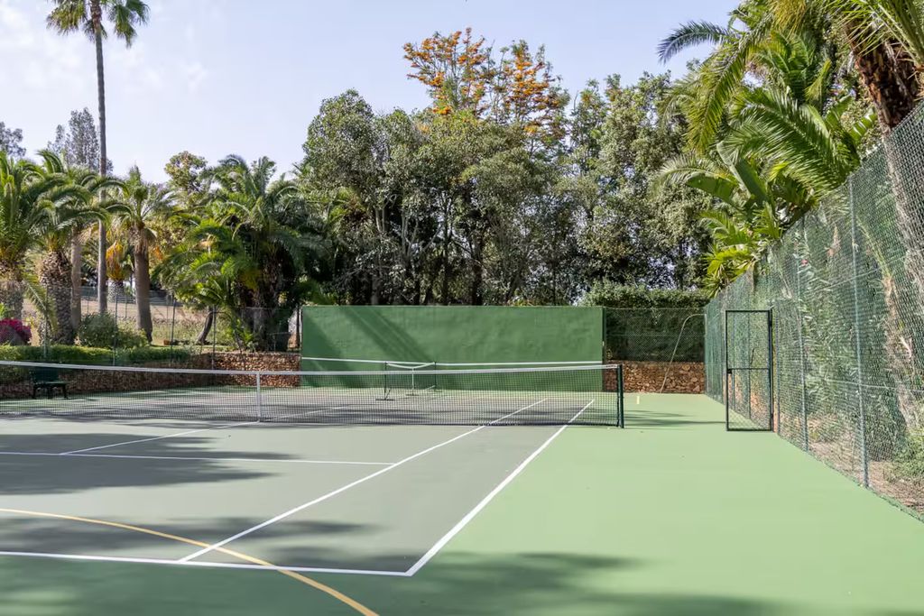 Property photo 1 of 64