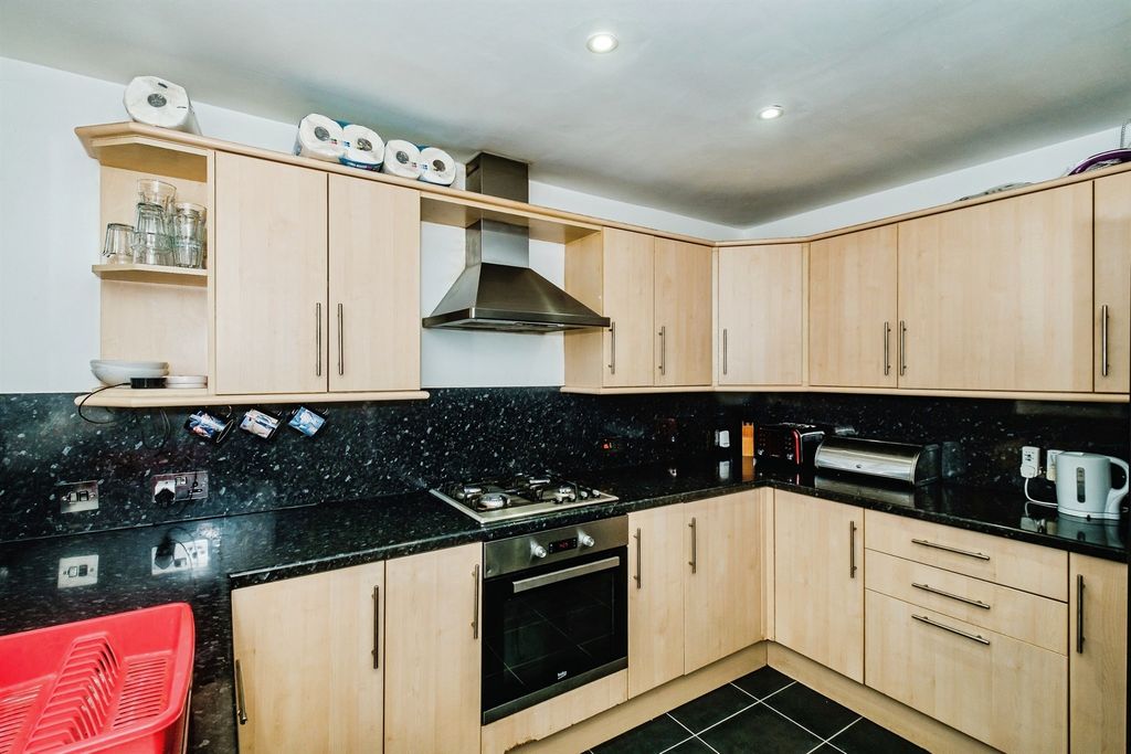 Property photo 3 of 20