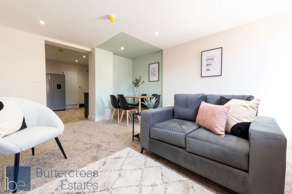 Property photo 2 of 8 Living/Dining Room