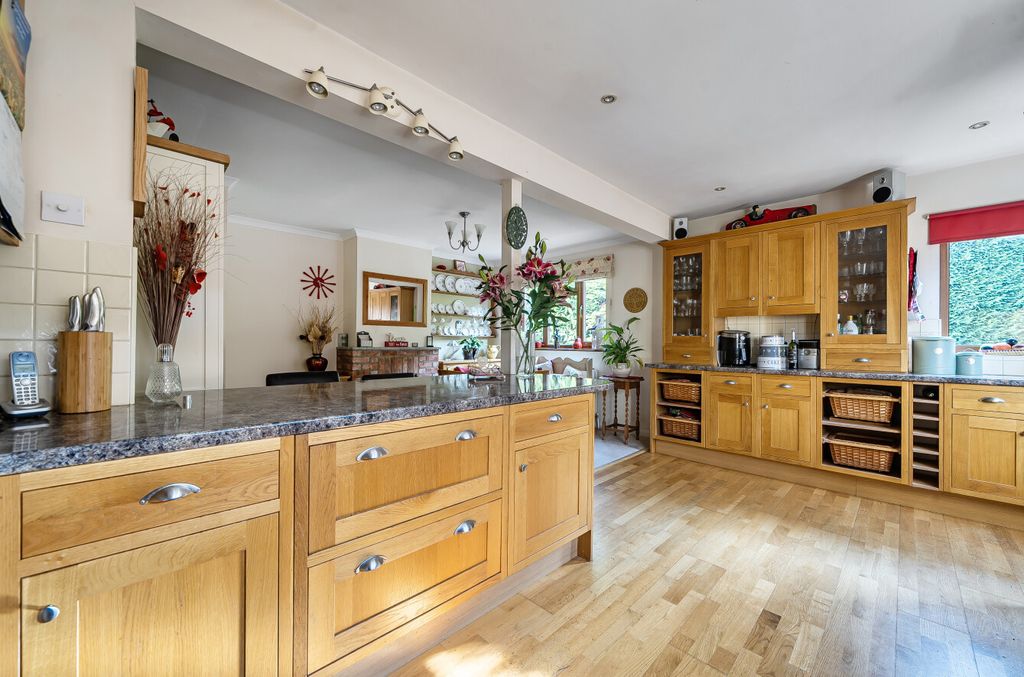 Property photo 2 of 20 1341371-11-68A5F9...