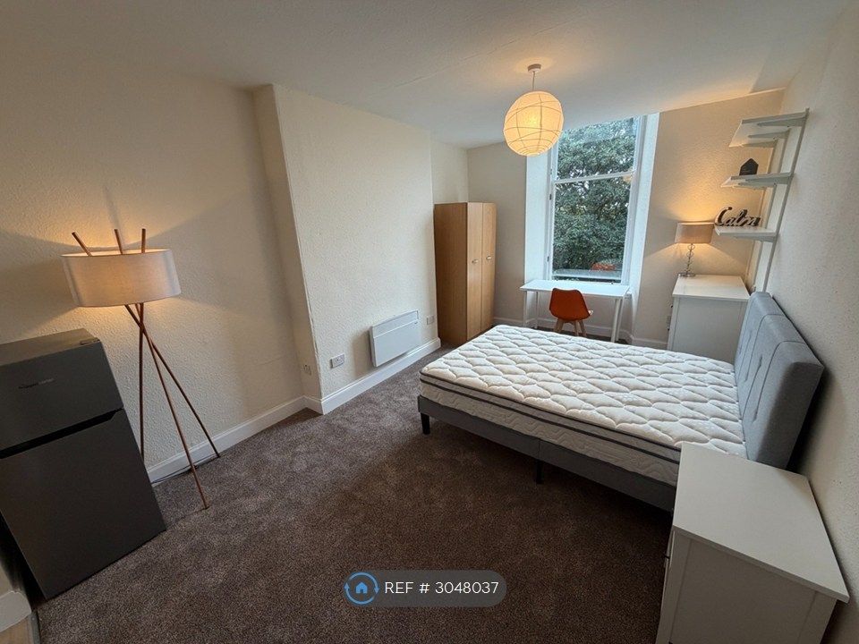 Property photo 1 of 8 Room 6