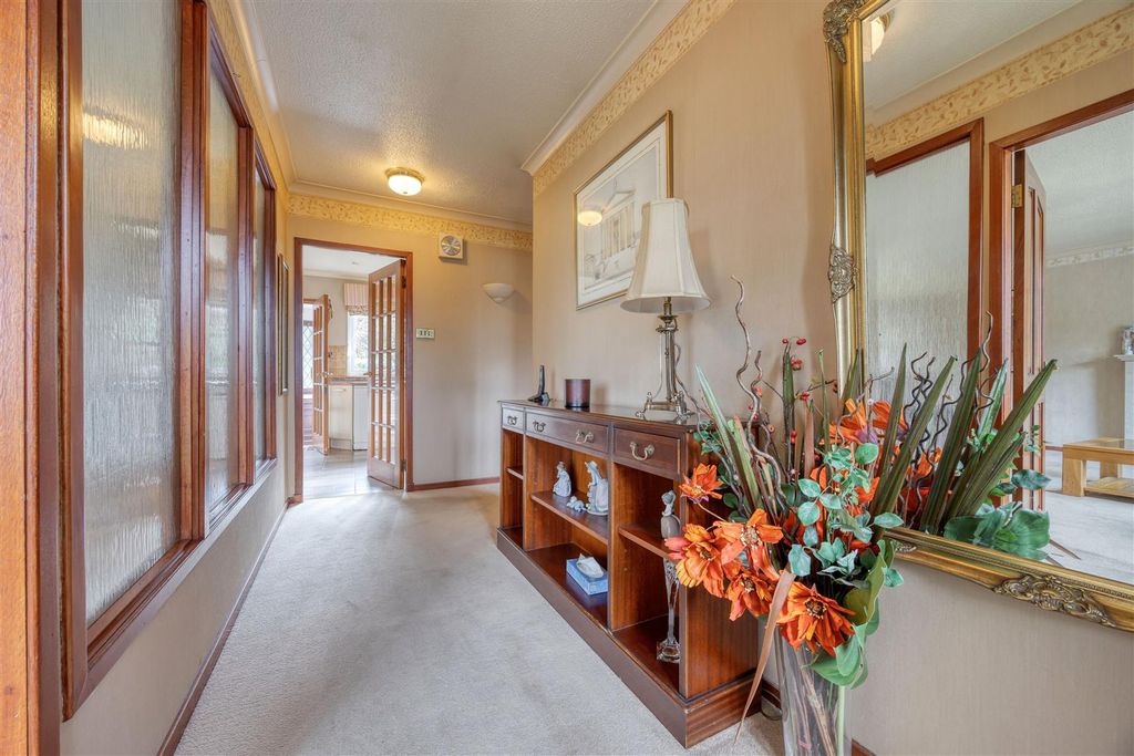 Property photo 3 of 30 4_Ailsa_Drive_Kirkintilloch_019.Jpeg