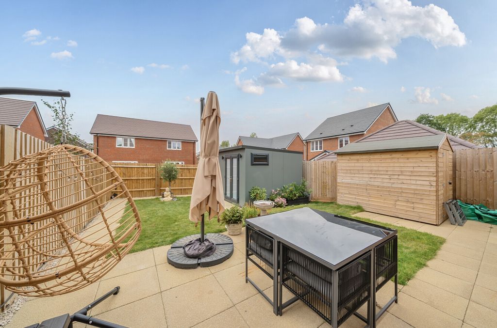 Property photo 2 of 17 1343759-14-68Ada7...