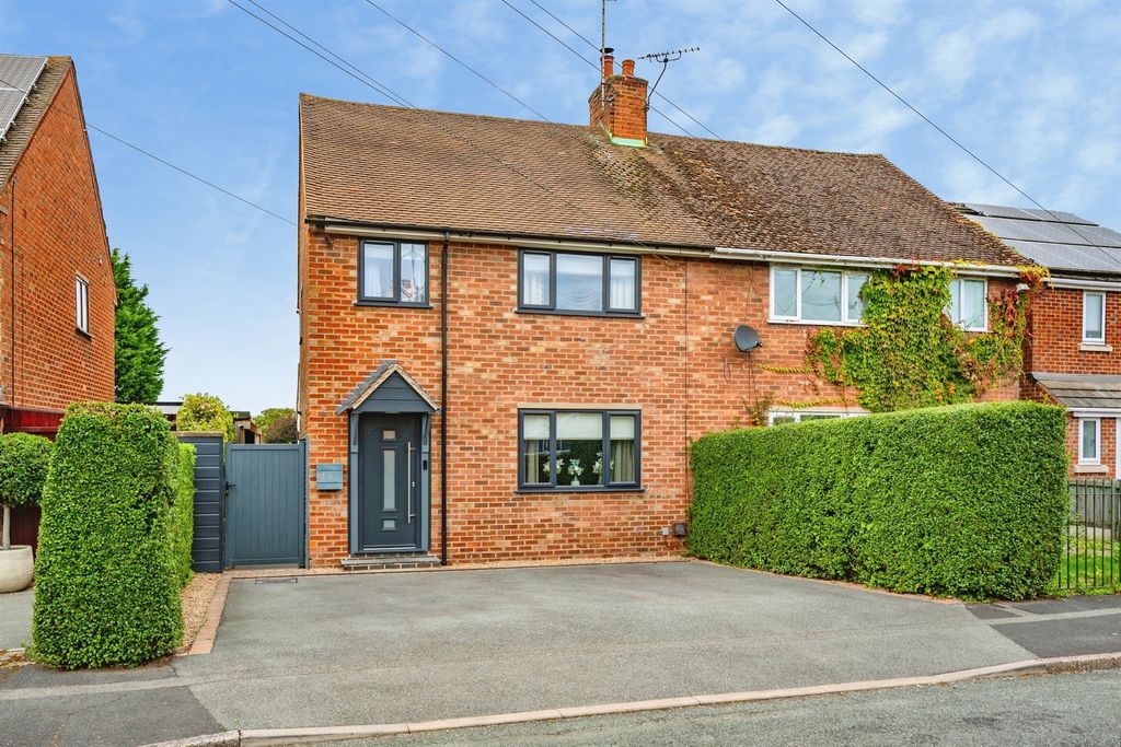 Property photo 2 of 32