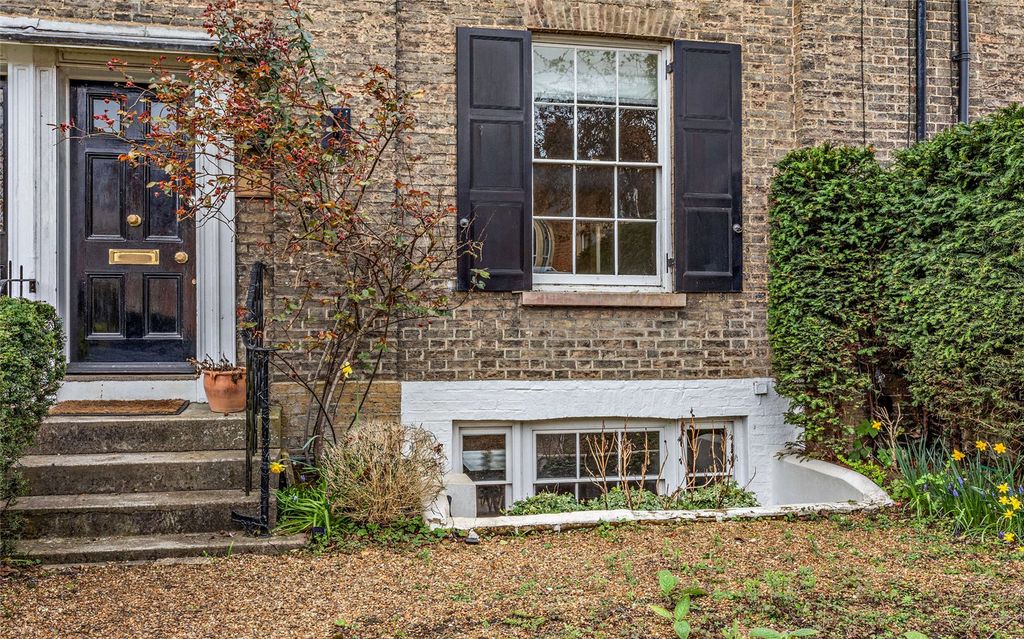 Property photo 2 of 25 Entrance