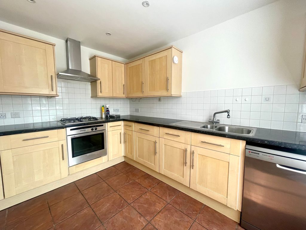 Property photo 3 of 27