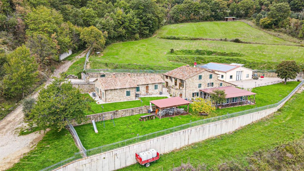 Property photo 1 of 60 Splendid Farm And Agriturismo With 17 Ha For Sale In Sansepolcro, Tuscany
