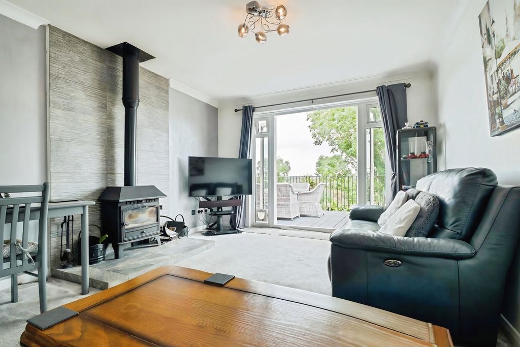 Property photo 3 of 22 Pbox-Img.Jpg