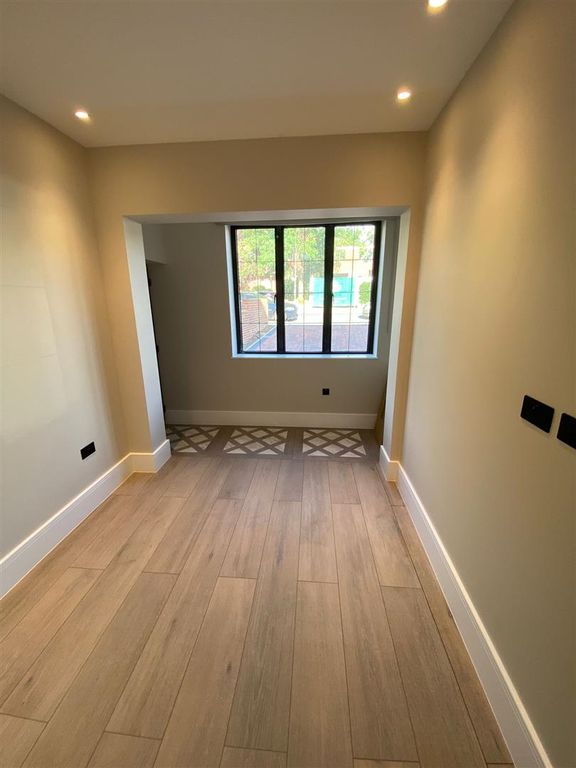 Property photo 1 of 7 1