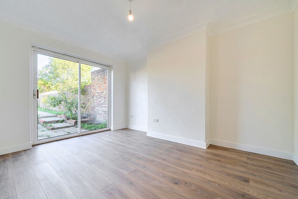 Property photo 3 of 21 1524001 (2).Jpg