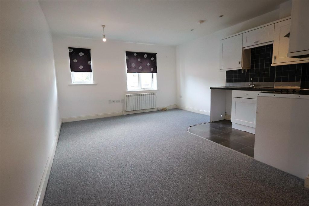 Property photo 2 of 6 Lounge/Kitchen