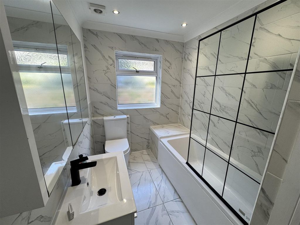 Property photo 3 of 18 Tempimagetlkcir.Jpg