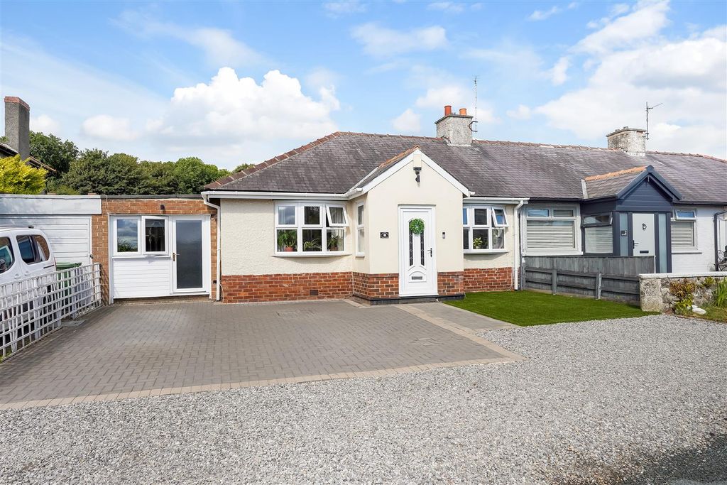 Property photo 1 of 18 External